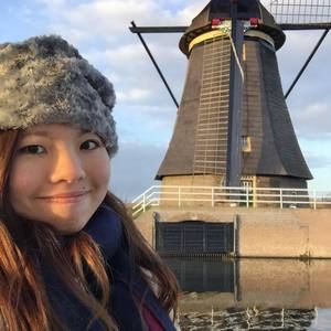 Meet your Posher, Cassandra